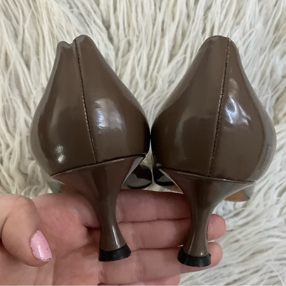 Manolo Blahnik Brown Gray Taupe Patent Leather Cutout Accent Heels EUC Size 36 - Picture 5 of 9